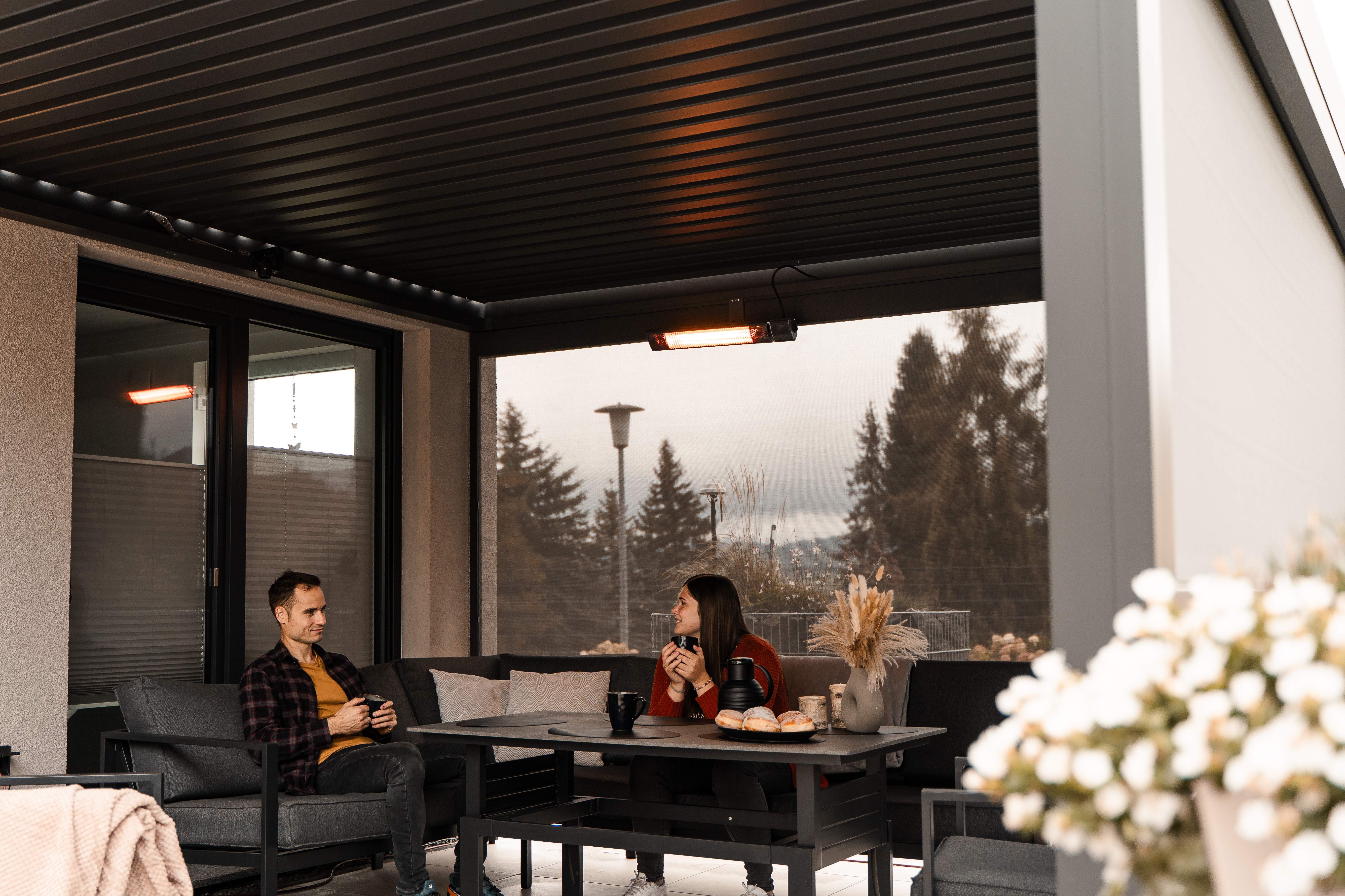 Series 3 4x4 wall-mounted pergola in Anthracite with screens, Germany