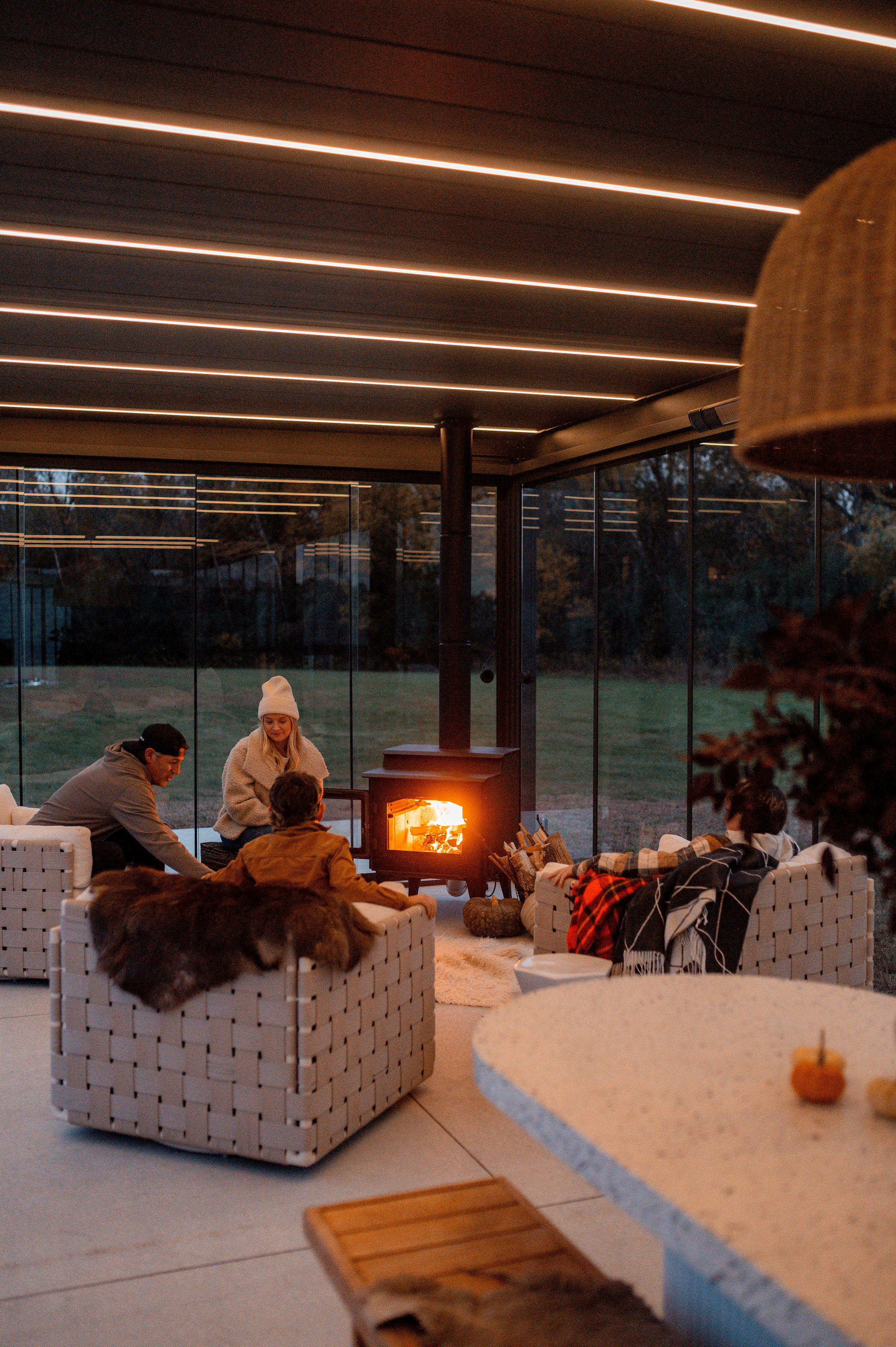 Series 3 4x6 freestanding pergola in Anthracite with integrated glass wall, United States